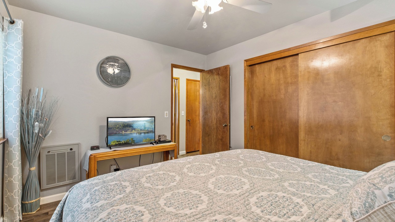 Photo of Bedroom in Groveland