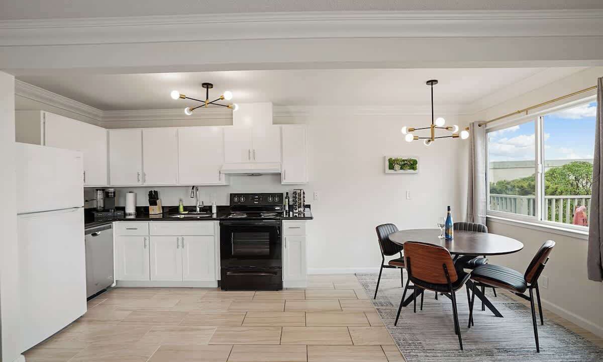 Photo of Kitchen in Edgemar - Pacific Manor