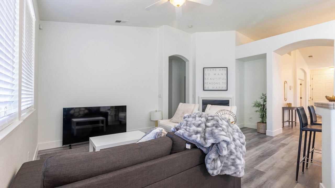 Photo of Livingroom in Southwestern Sacramento