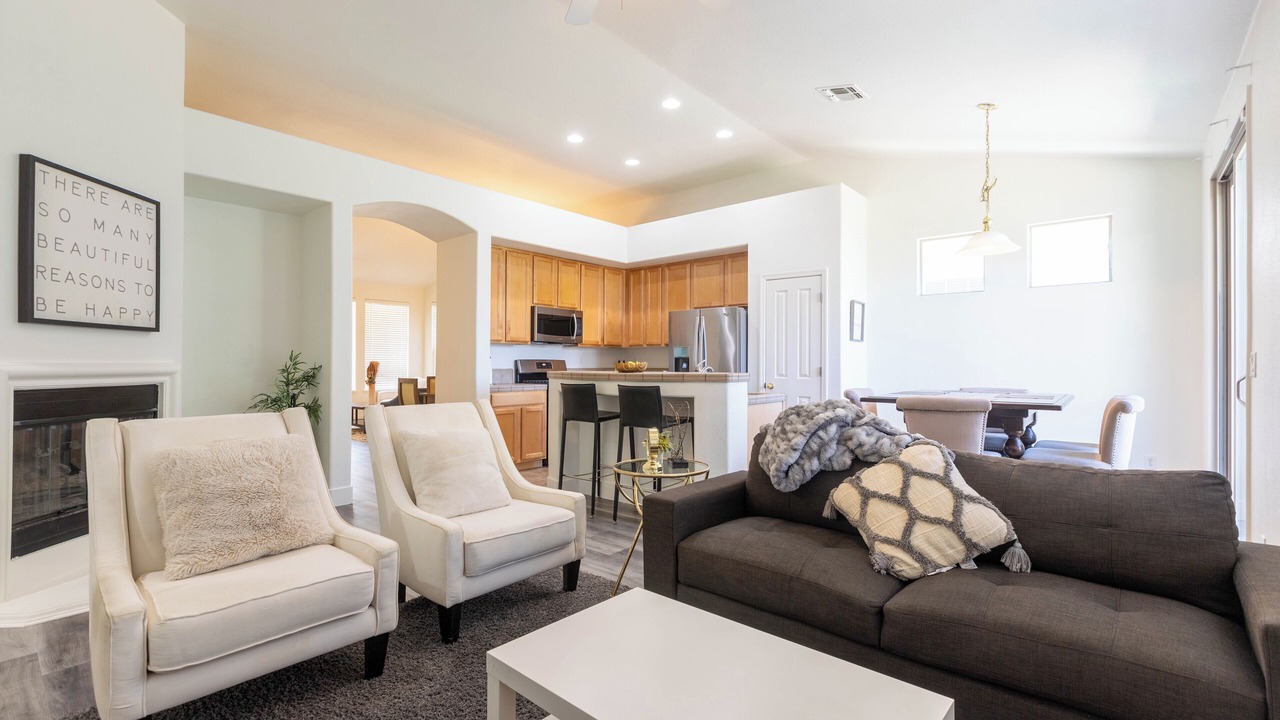 Photo of Livingroom in Southwestern Sacramento