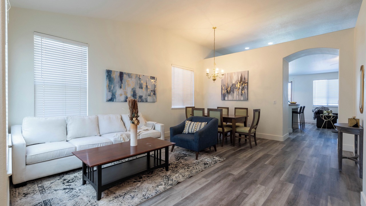 Photo of Livingroom in Southwestern Sacramento
