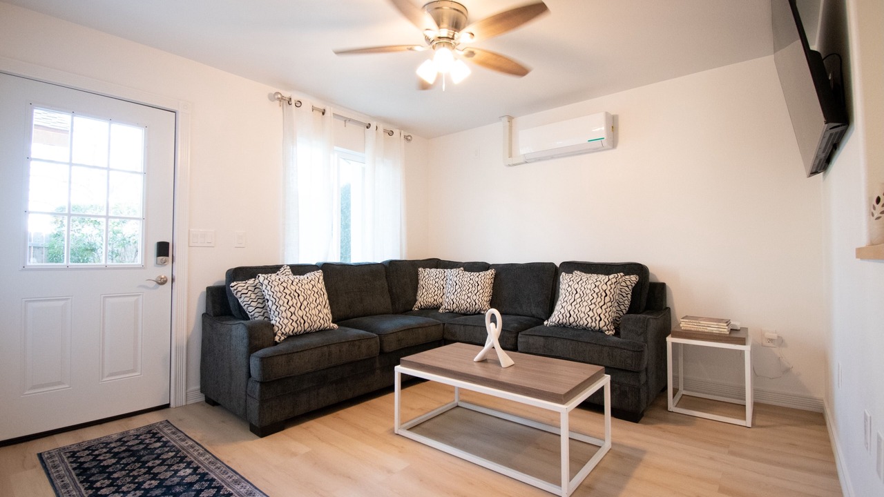 Photo of Livingroom in Tulare