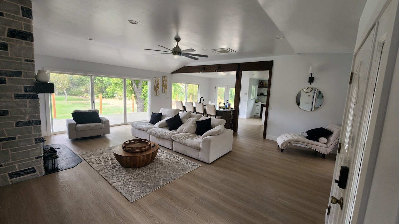 Photo of Livingroom in Red Bluff