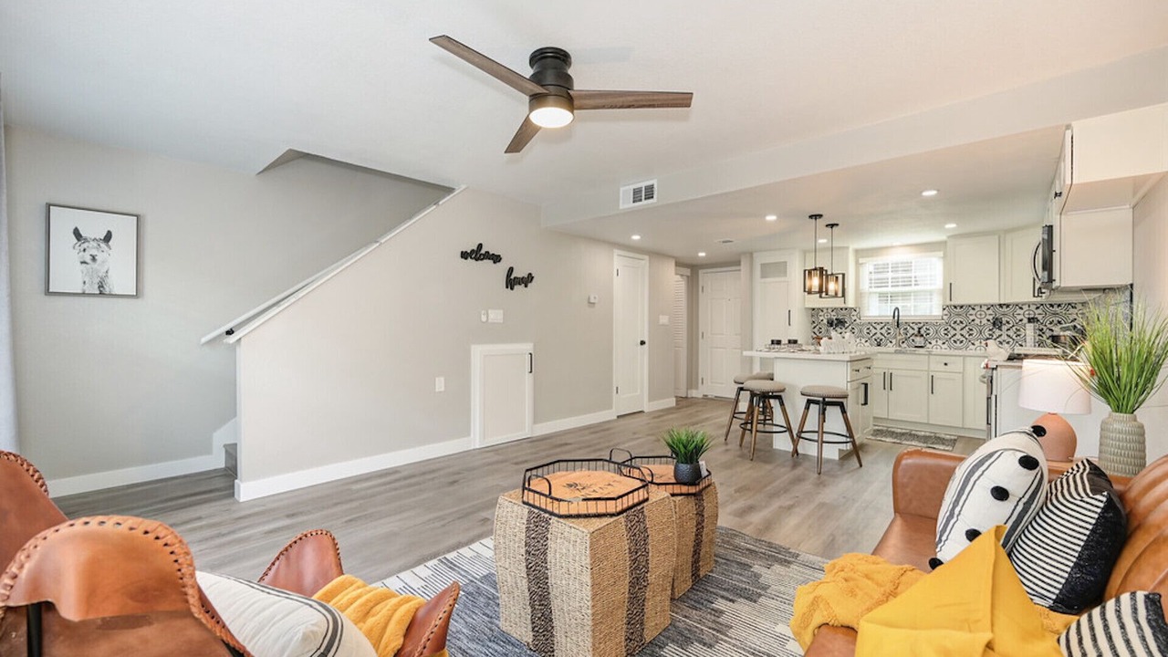 Photo of Livingroom in Foothill Farms