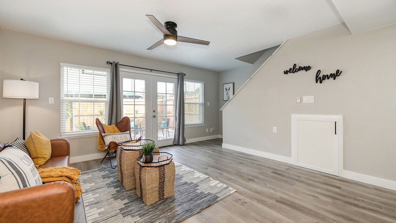 Photo of Livingroom in Foothill Farms