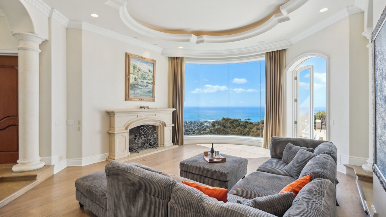 Photo of Livingroom in Country Club