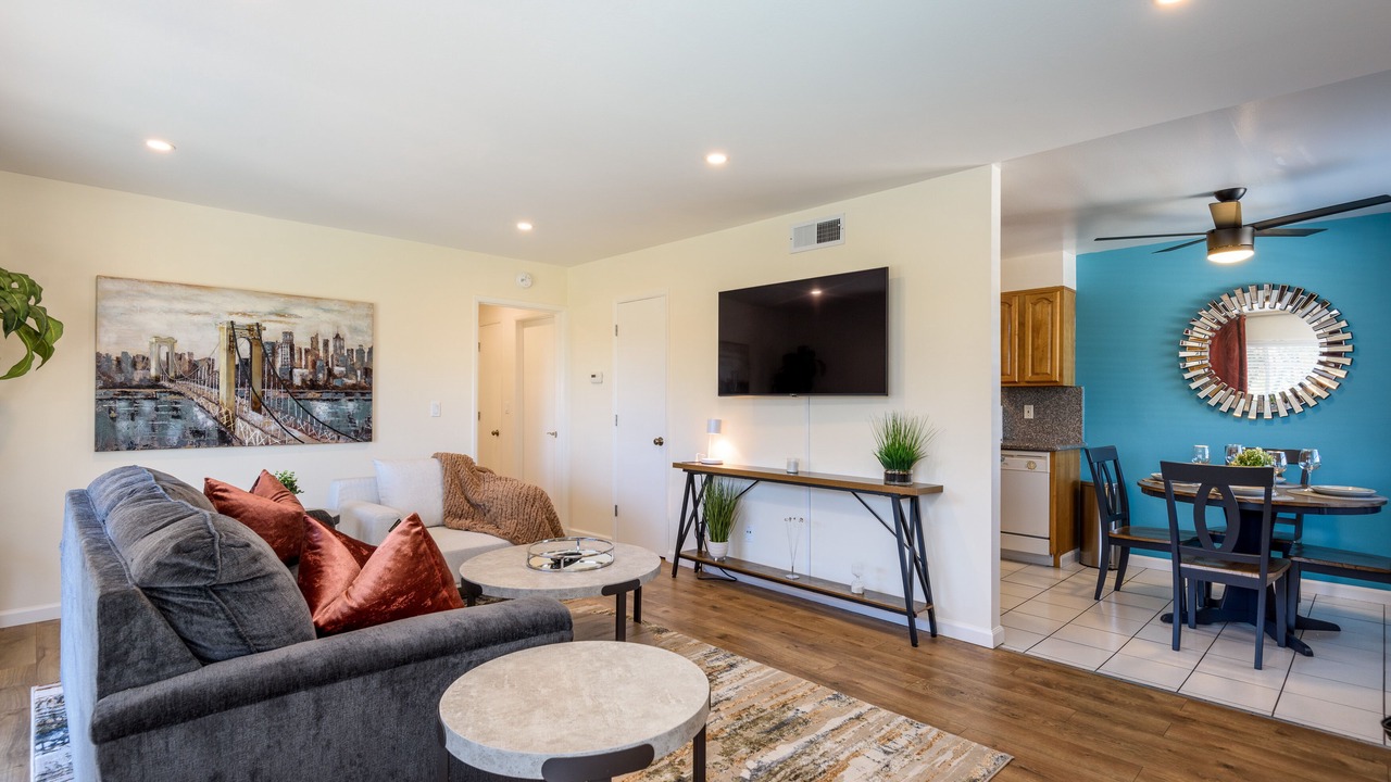 Photo of Livingroom in Farm Hills