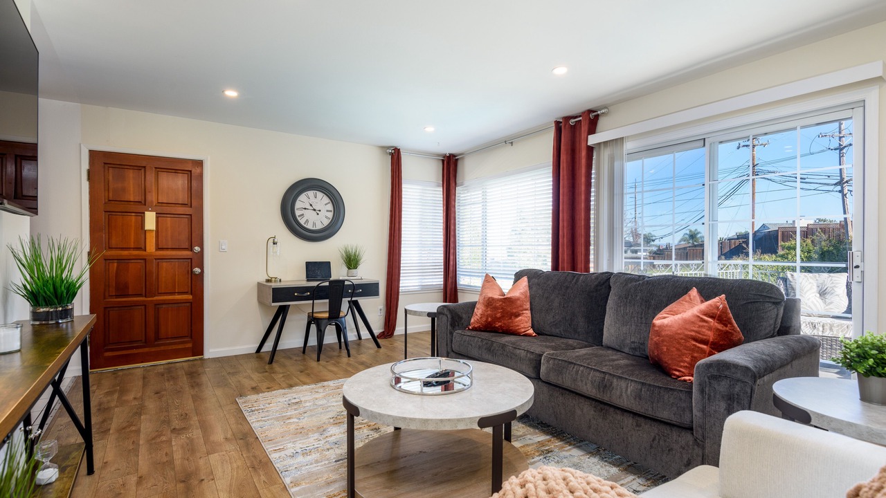 Photo of Livingroom in Farm Hills