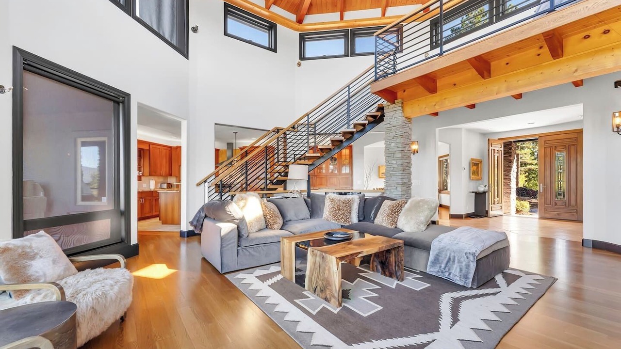 Photo of Livingroom in Gold Mountain