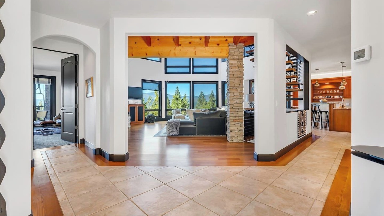 Photo of Livingroom in Gold Mountain