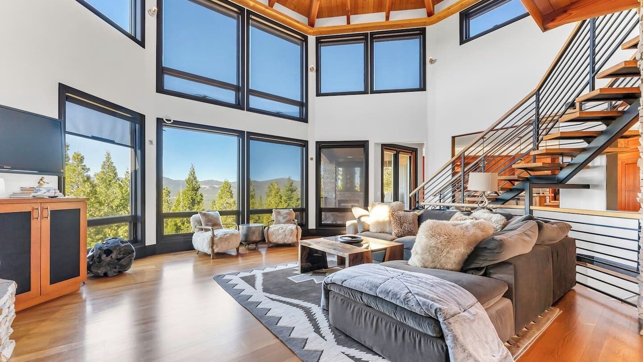 Photo of Livingroom in Gold Mountain