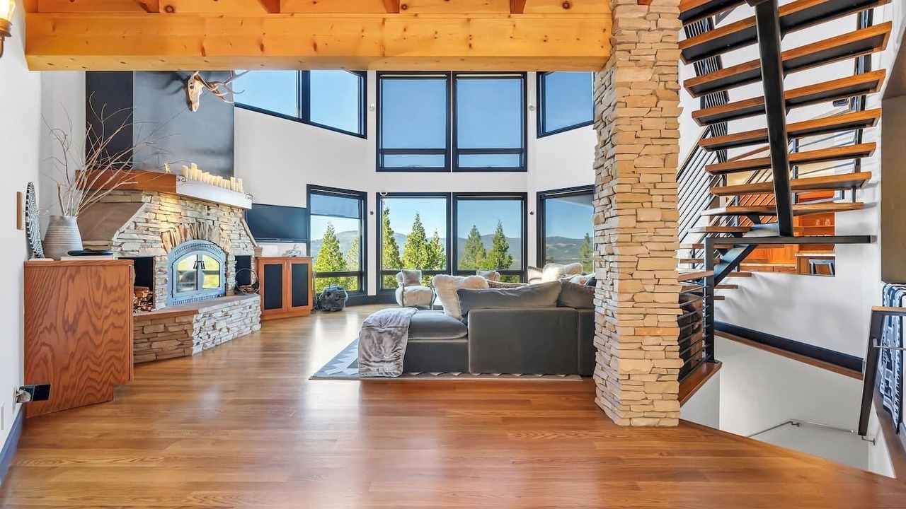 Photo of Livingroom in Gold Mountain