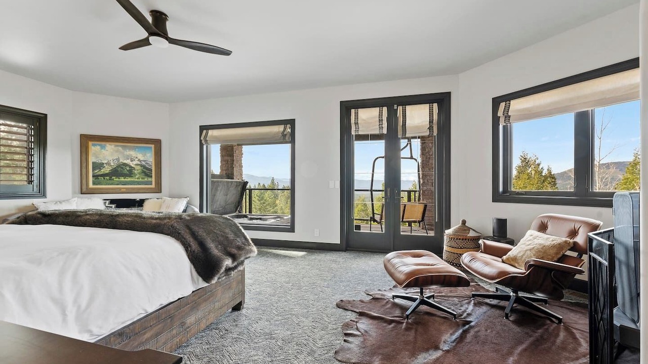 Photo of Bedroom in Gold Mountain