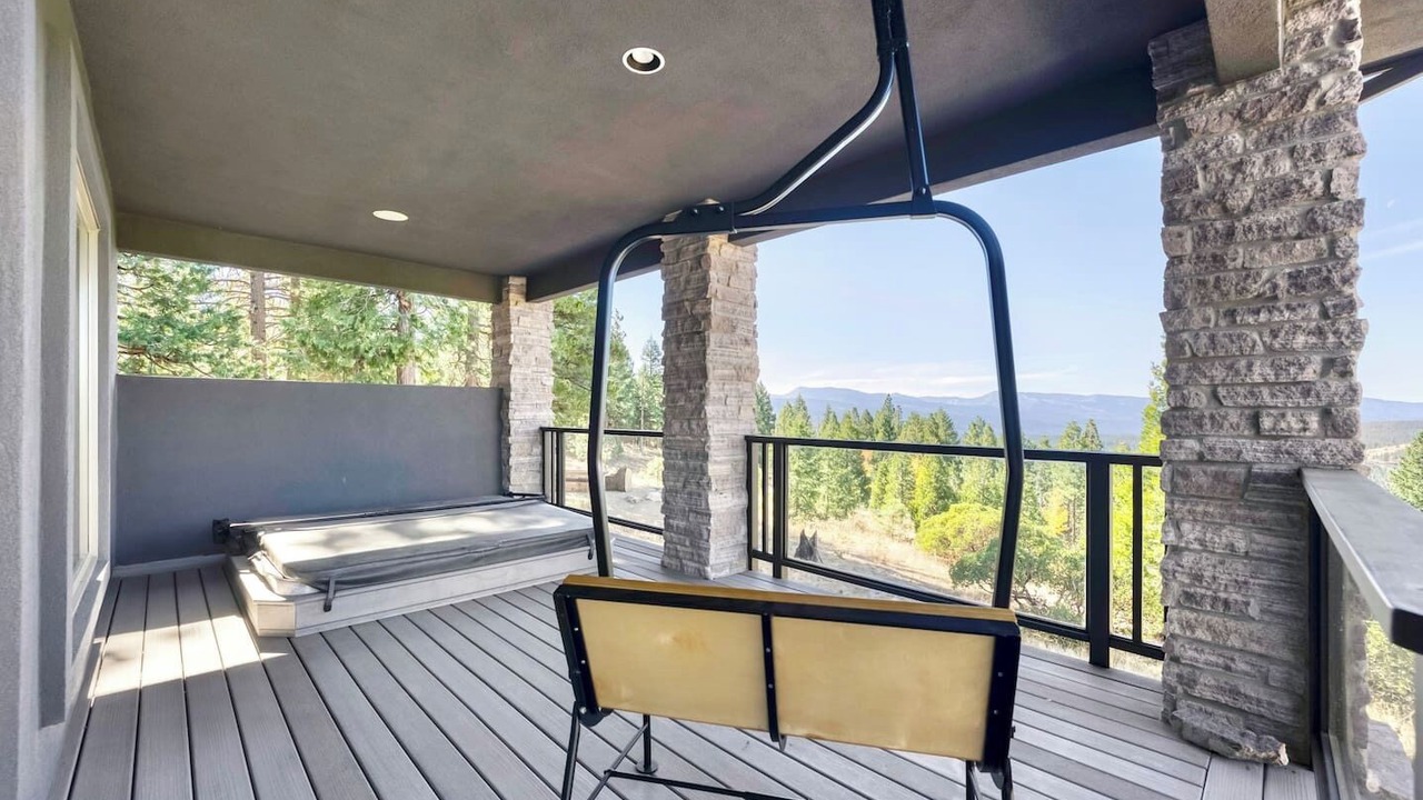 Photo of Patio Balcony in Gold Mountain