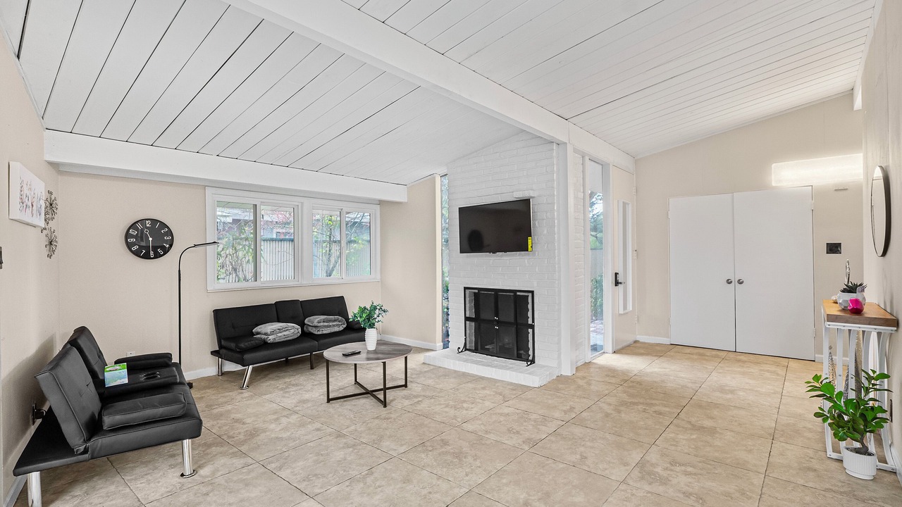 Photo of Livingroom in Palo Alto
