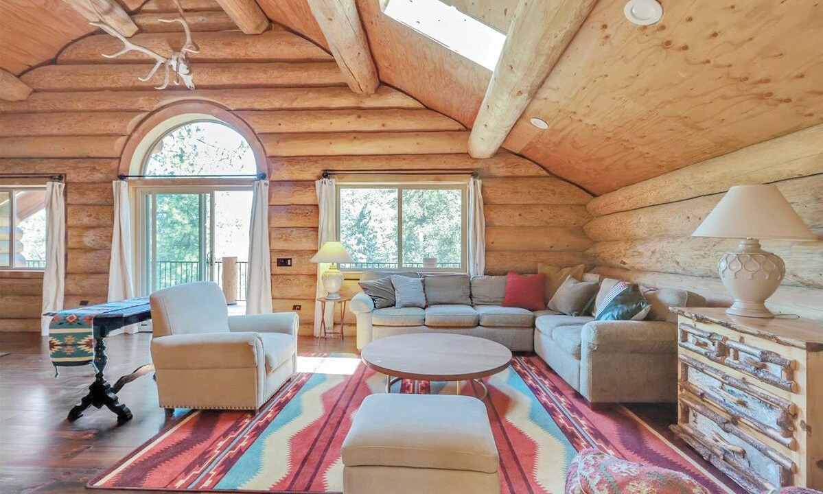 Photo of Livingroom in Cedar Ridge