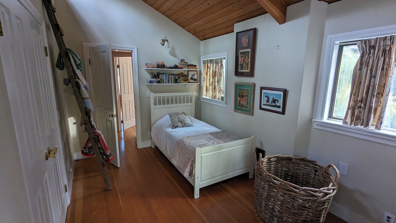Photo of Bedroom in Cazadero