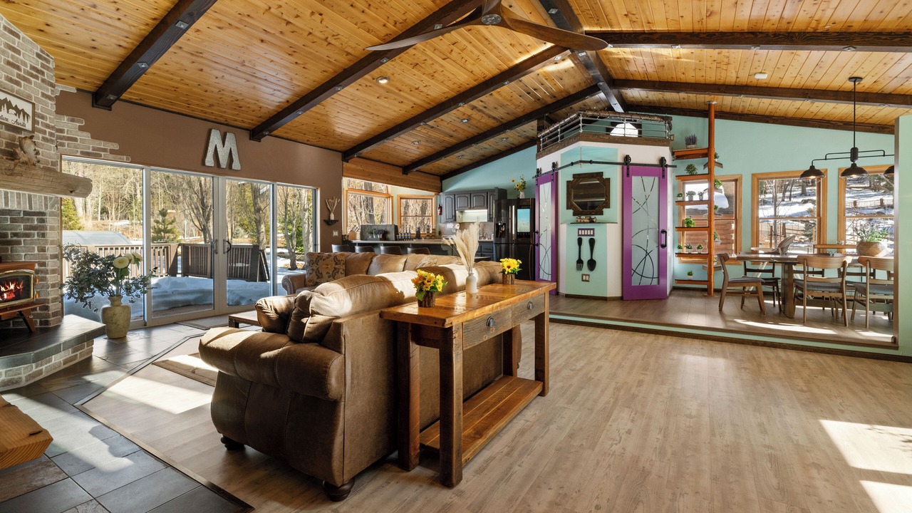 Photo of Livingroom in Upper Moonridge