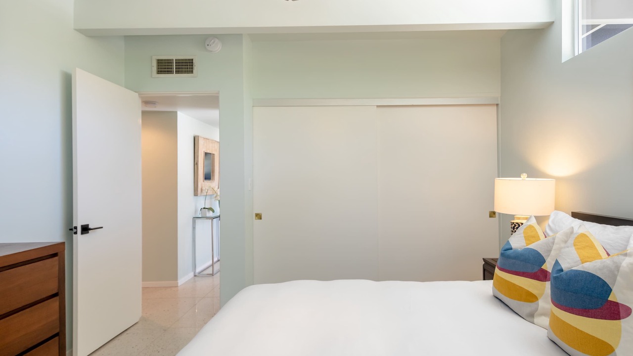 Photo of Bedroom in Racquet Club South