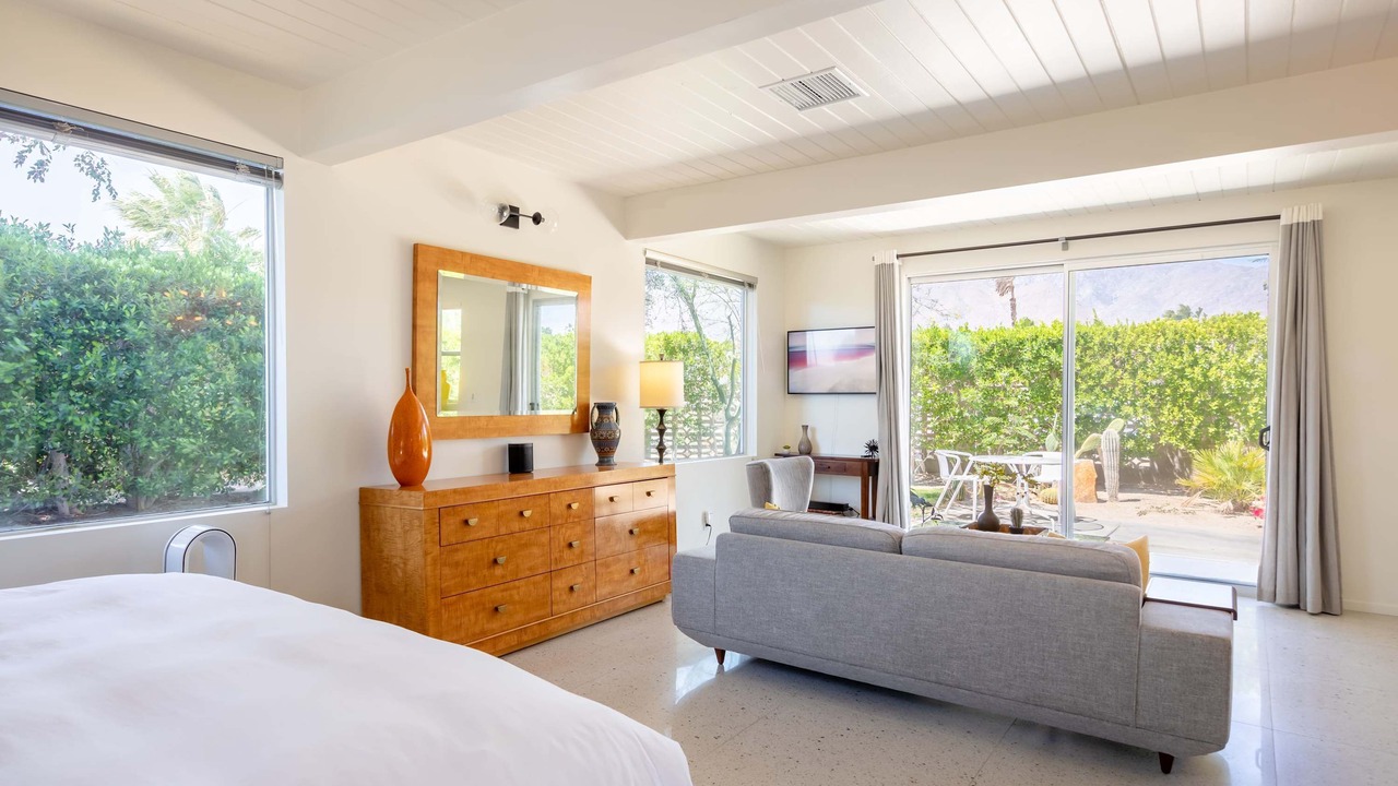 Photo of Bedroom in Racquet Club South
