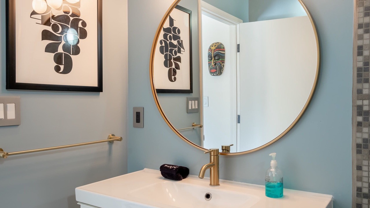 Photo of Bathroom in Racquet Club South