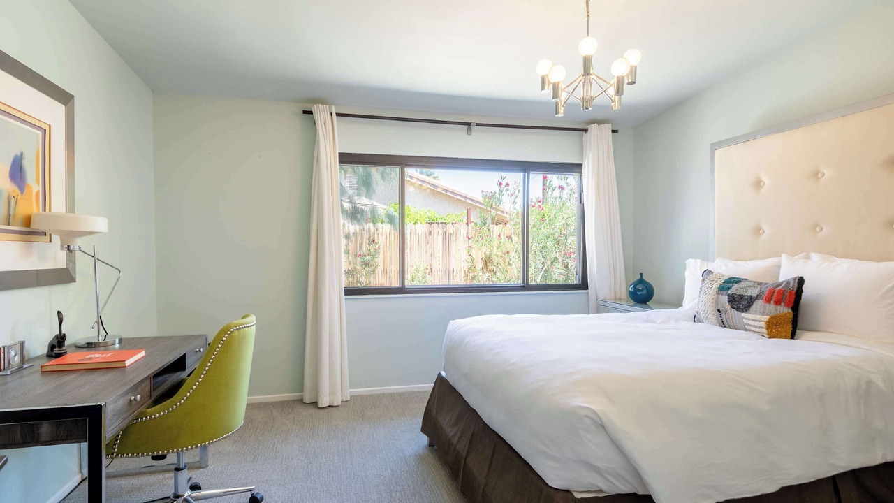 Photo of Bedroom in Racquet Club South