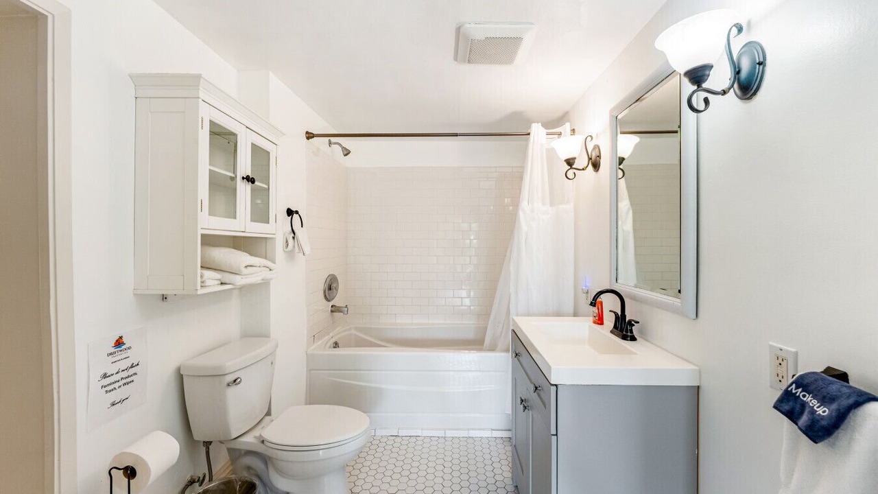 Photo of Bathroom in Summerland