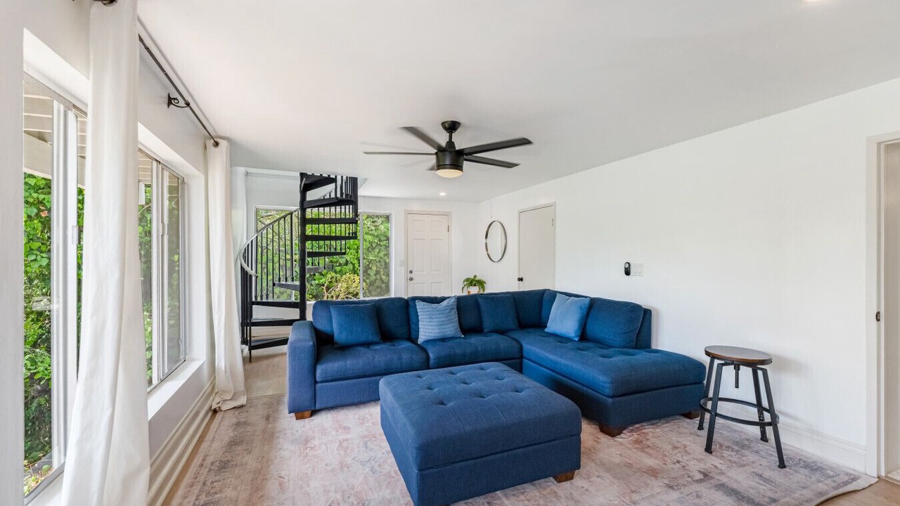 Photo of Livingroom in Summerland