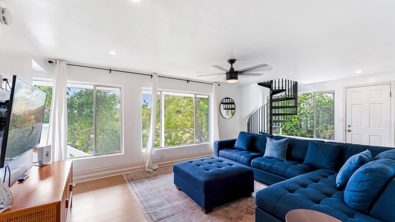 Photo of Livingroom in Summerland