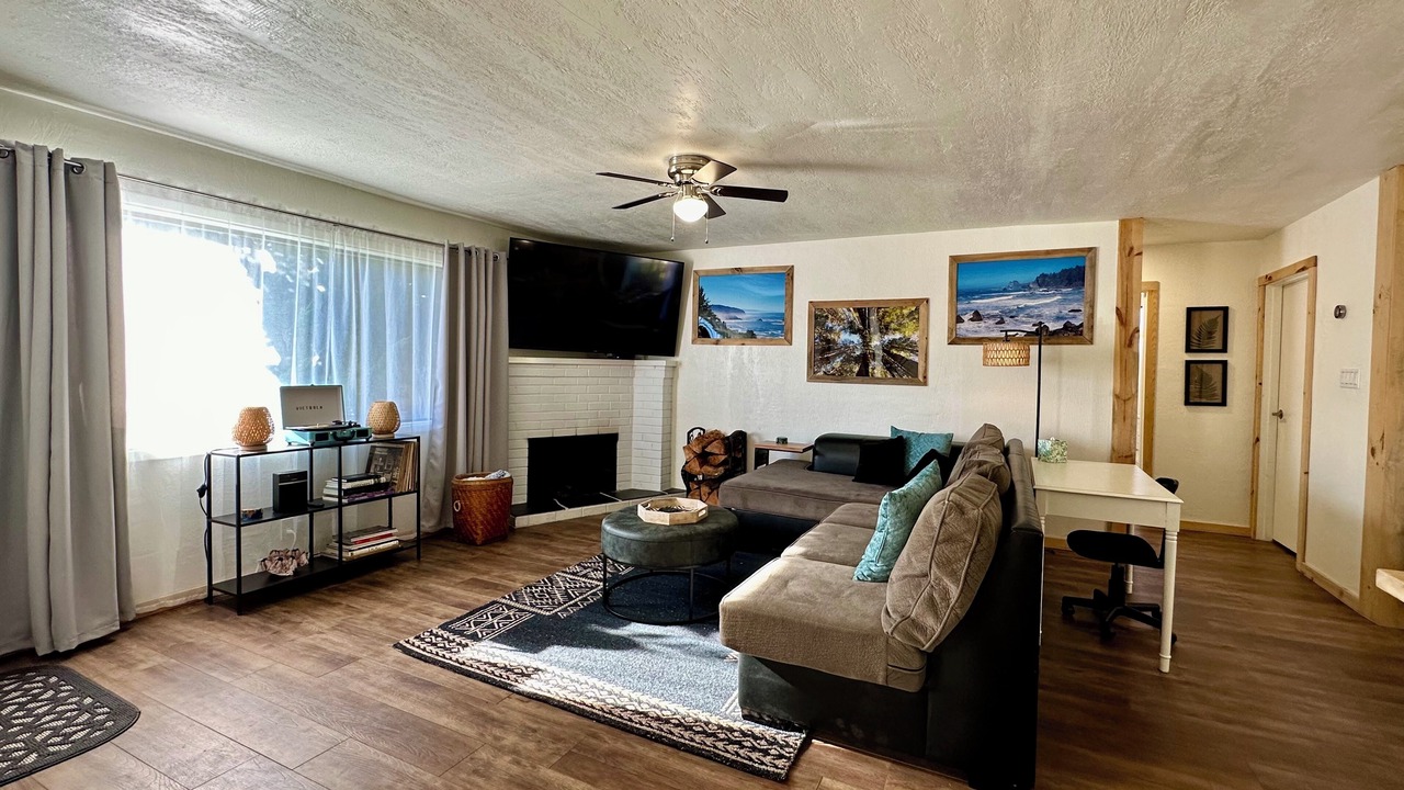 Photo of Livingroom in Crescent City North