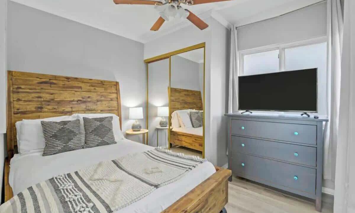 Photo of Bedroom in Mission Beach