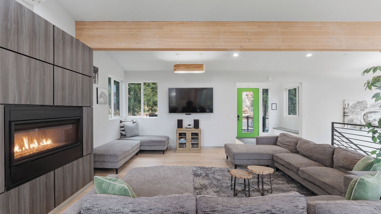 Photo of Livingroom in Yosemite West