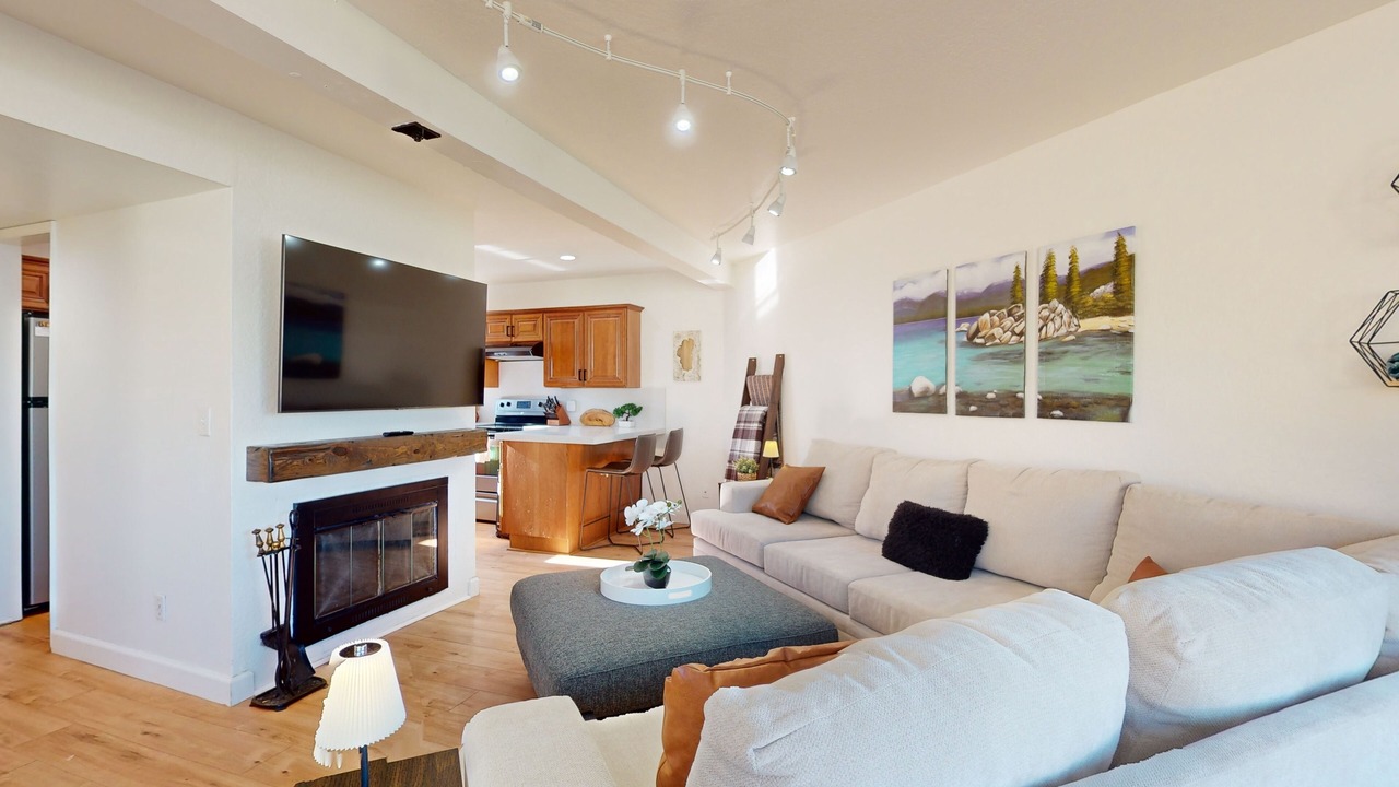 Photo of Livingroom in Tahoe Keys