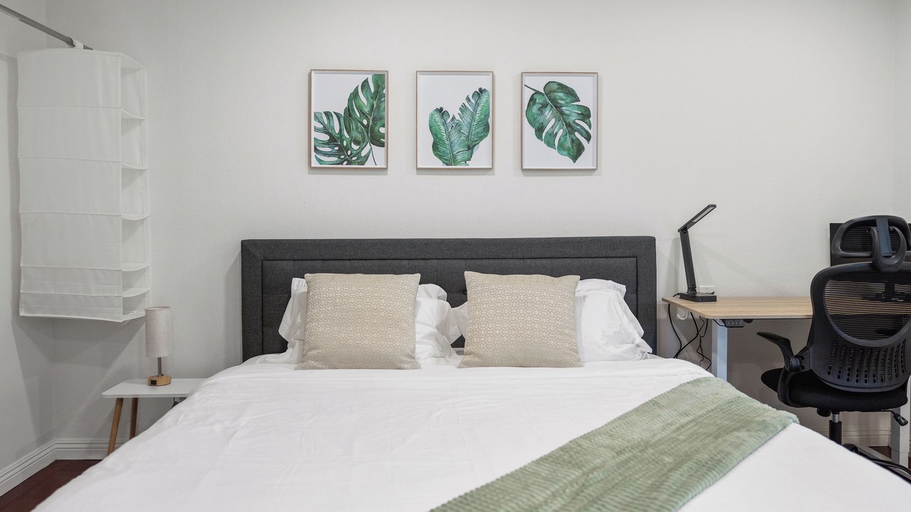 Photo of Bedroom in Newark