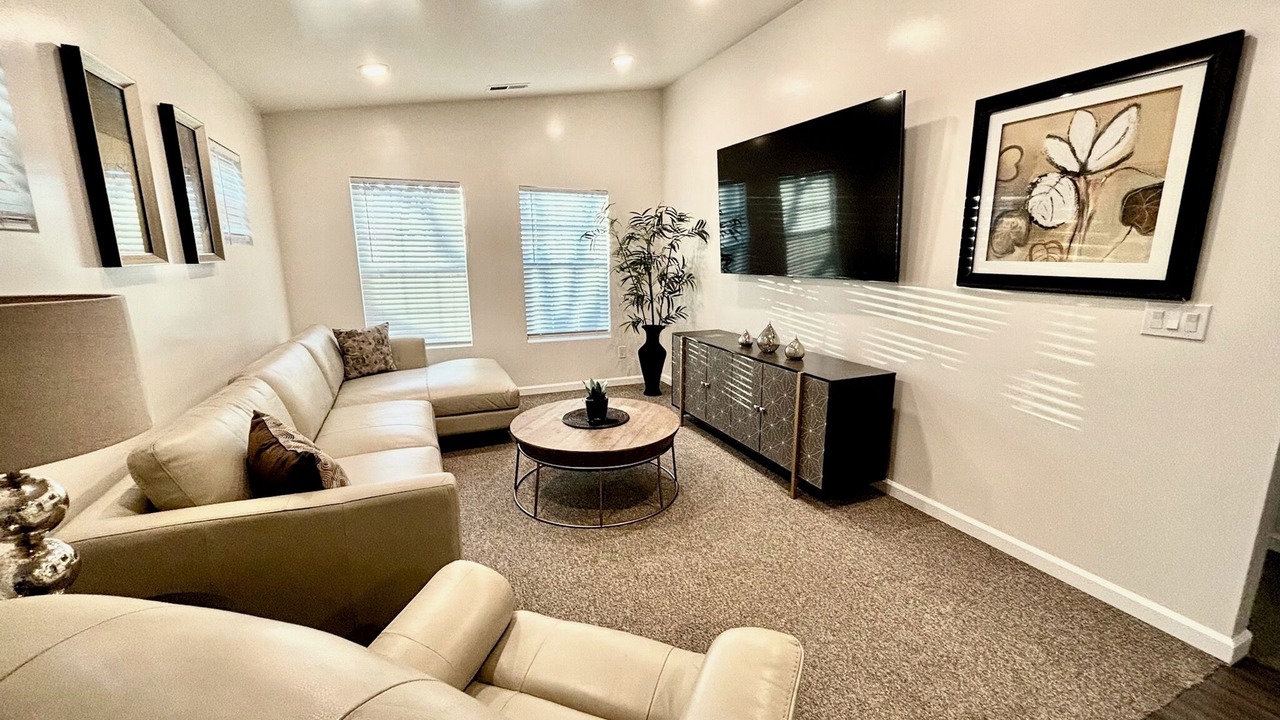 Photo of Livingroom in Southwest Berkeley