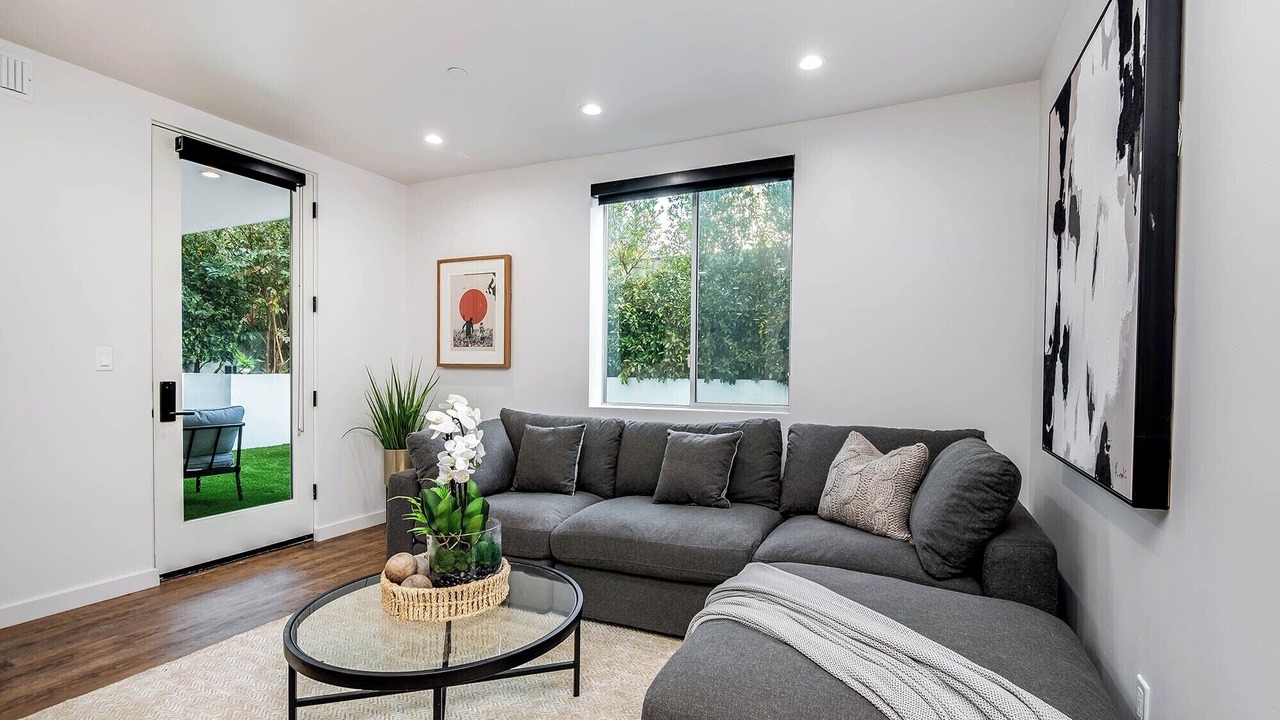 Photo of Livingroom in Beverly Grove