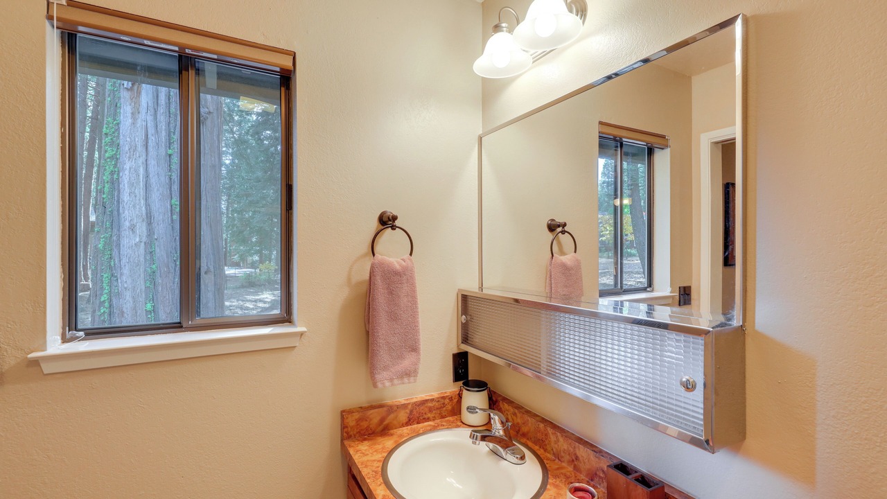 Photo of Bathroom in Lake Almanor Country Club