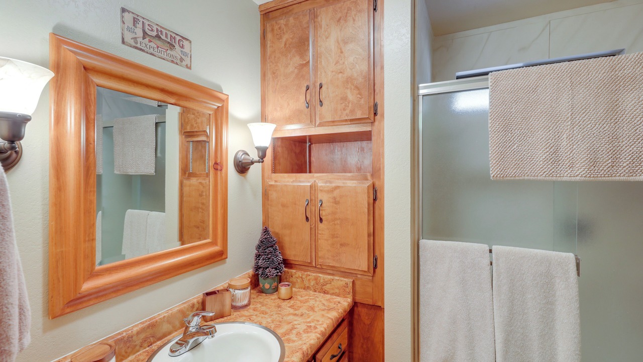 Photo of Bathroom in Lake Almanor Country Club