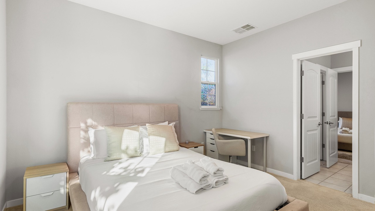 Photo of Bedroom in Lake Area