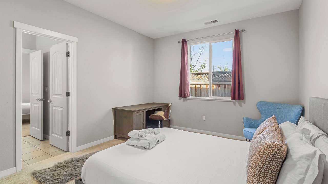 Photo of Bedroom in Lake Area