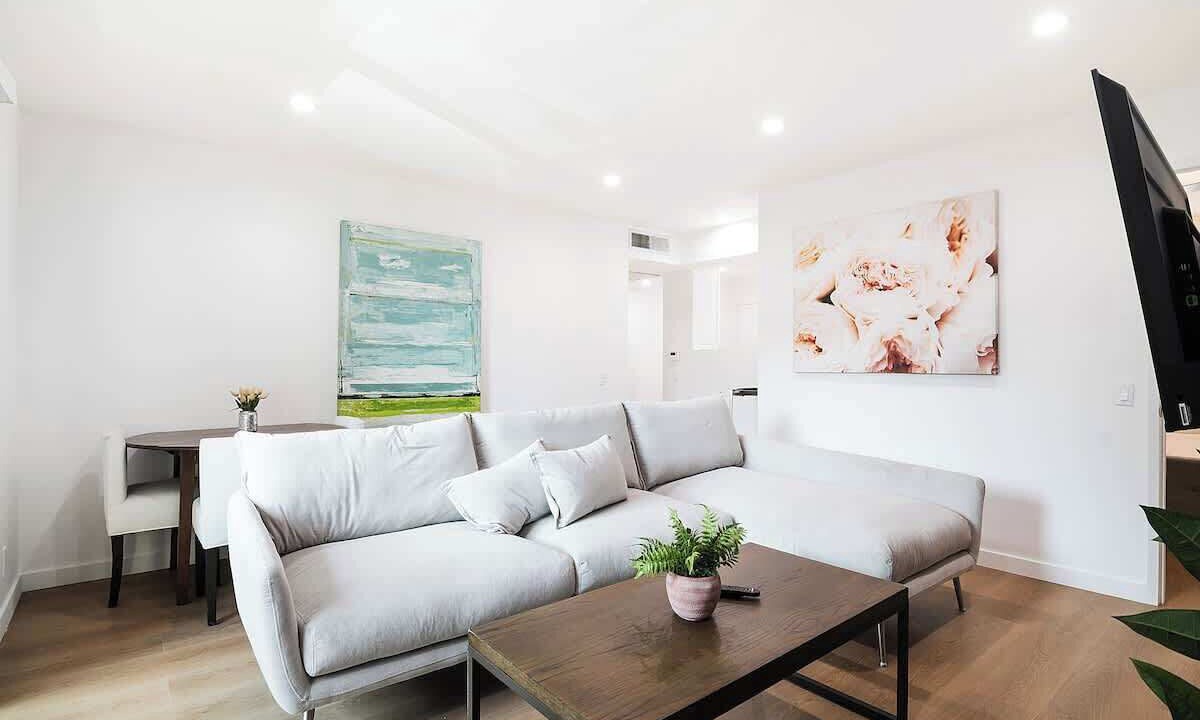 Photo of Livingroom in Van Nuys