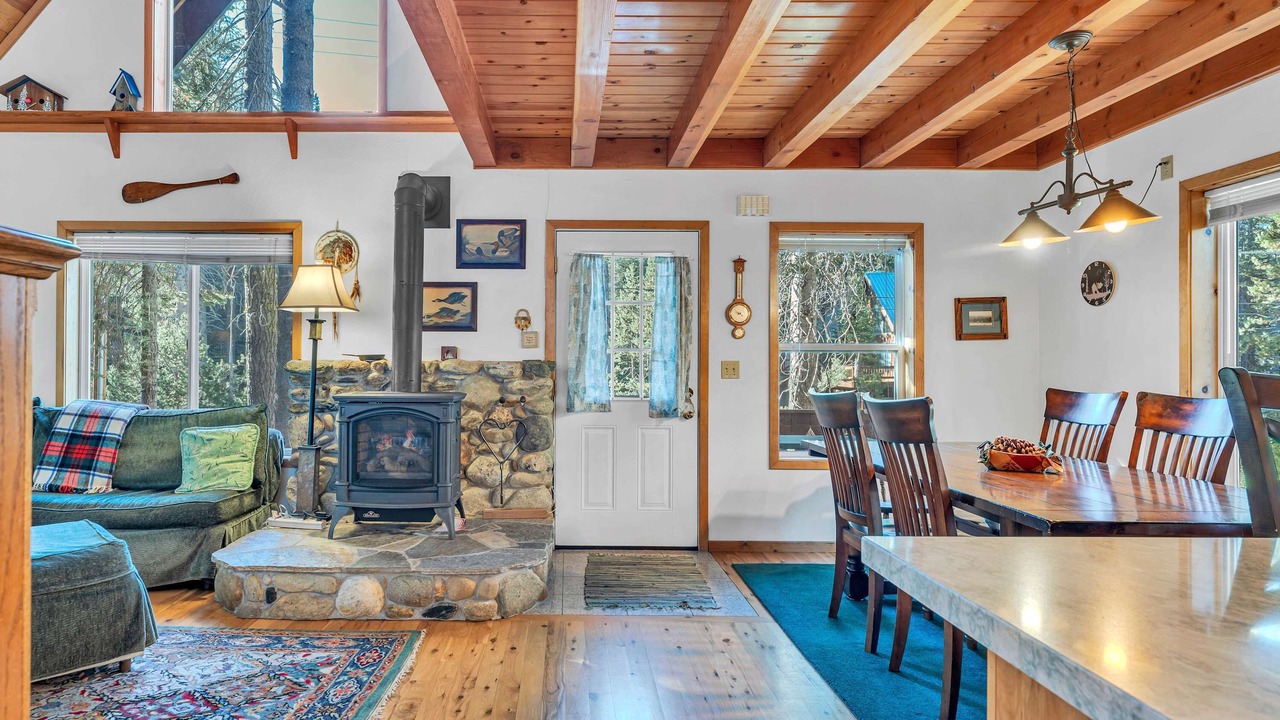 Photo of Livingroom in Serene Lakes