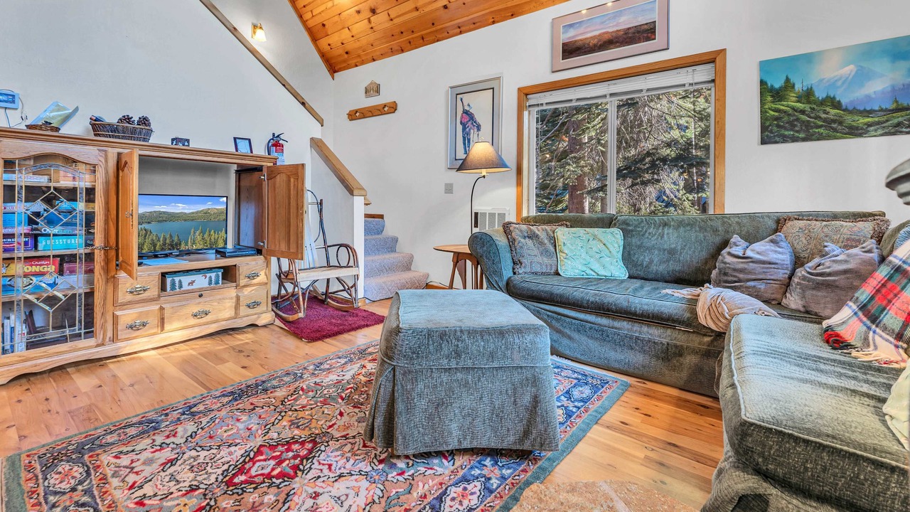 Photo of Livingroom in Serene Lakes