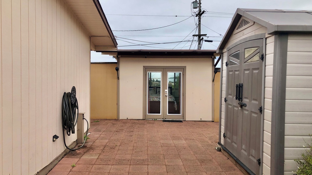 Photo of Bedroom in Humboldt Hill