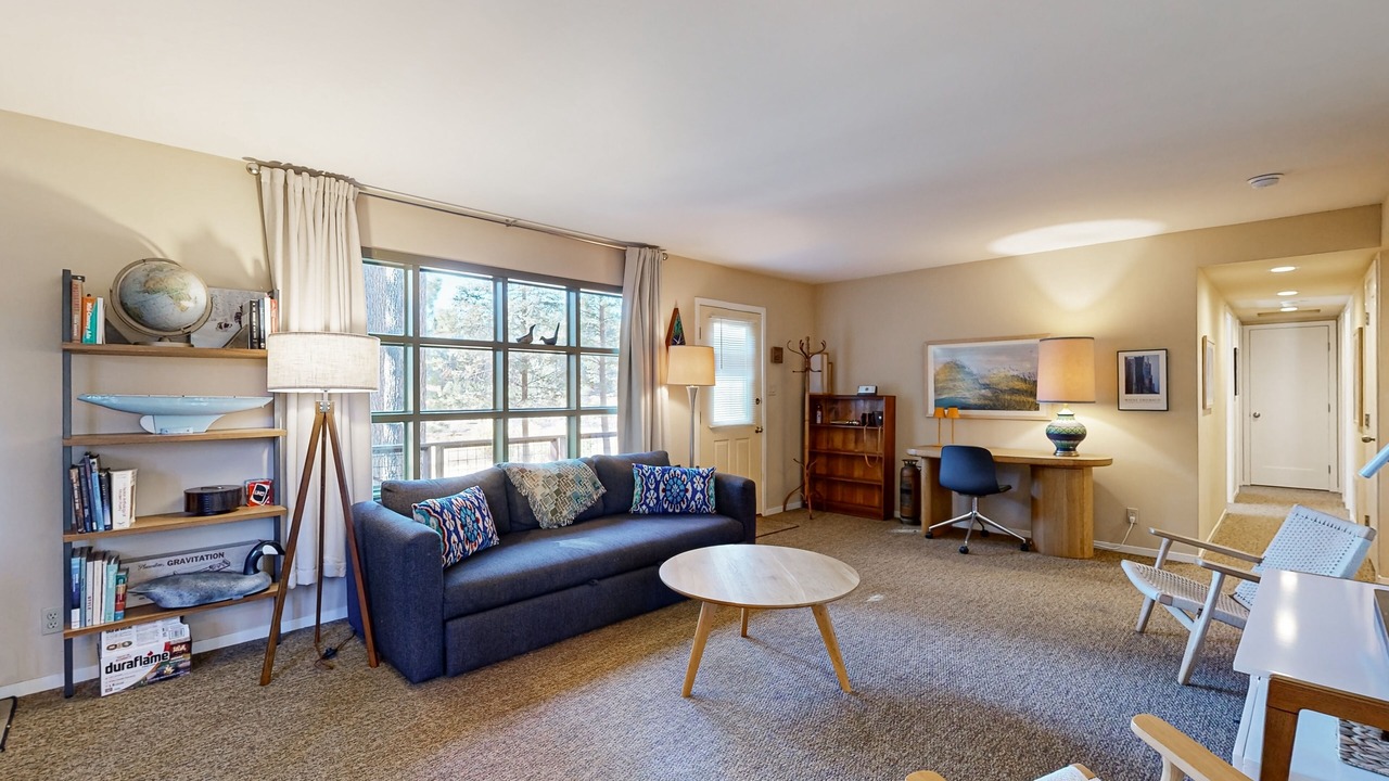 Photo of Livingroom in Black Bart