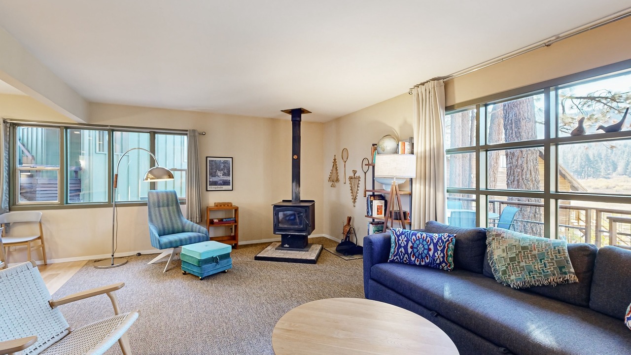 Photo of Livingroom in Black Bart