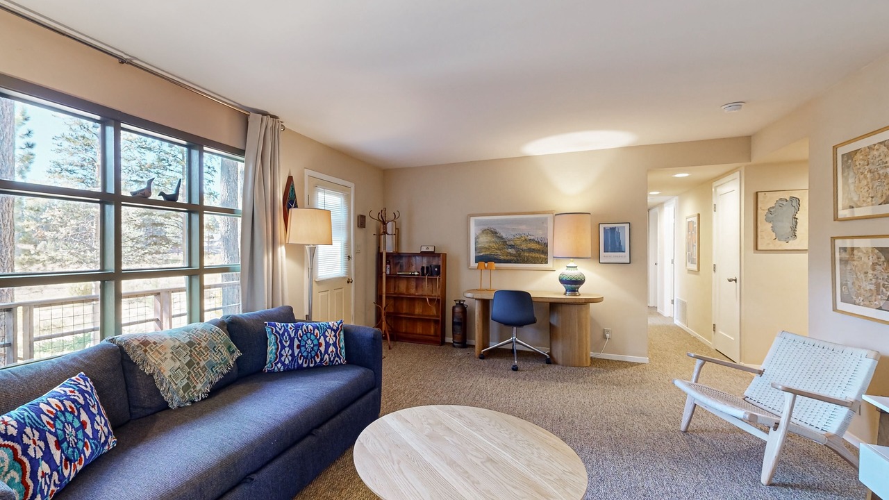 Photo of Livingroom in Black Bart