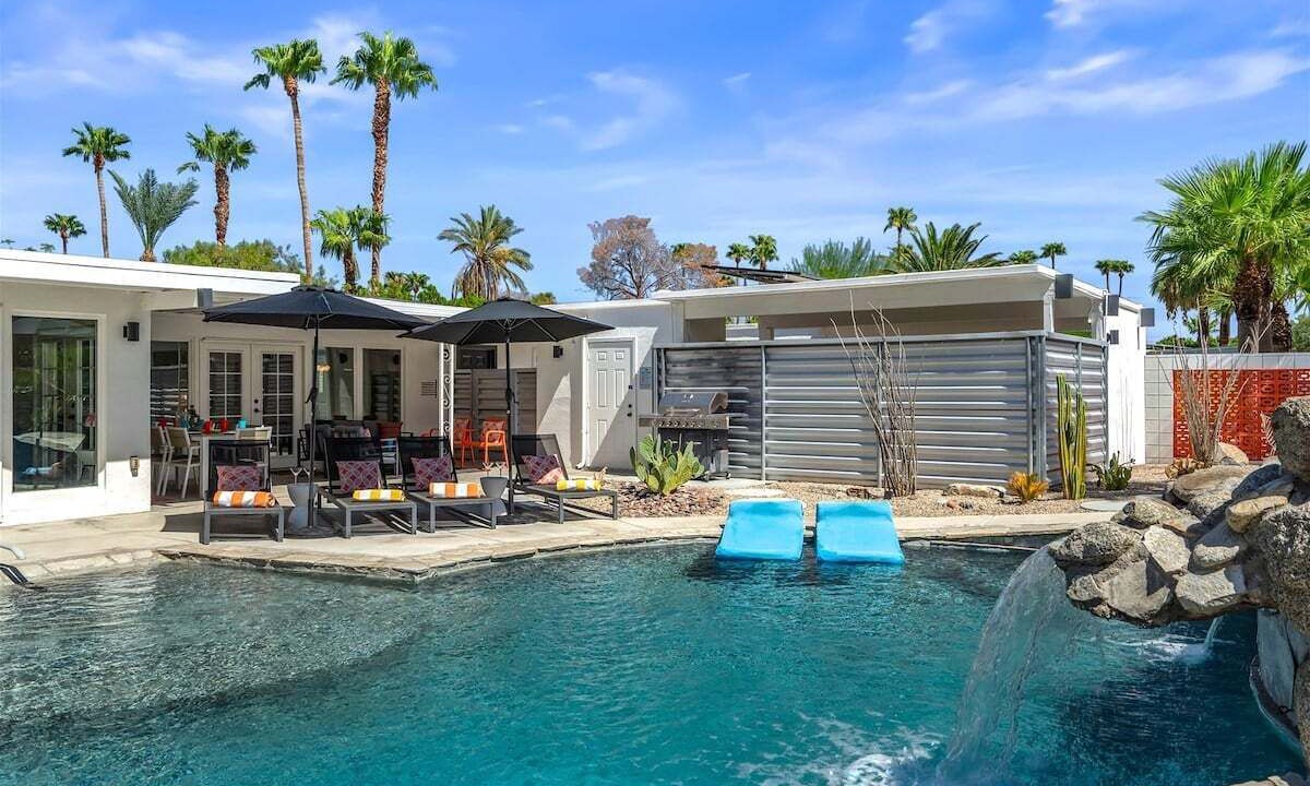 Photo of Outdoor in Racquet Club Estates