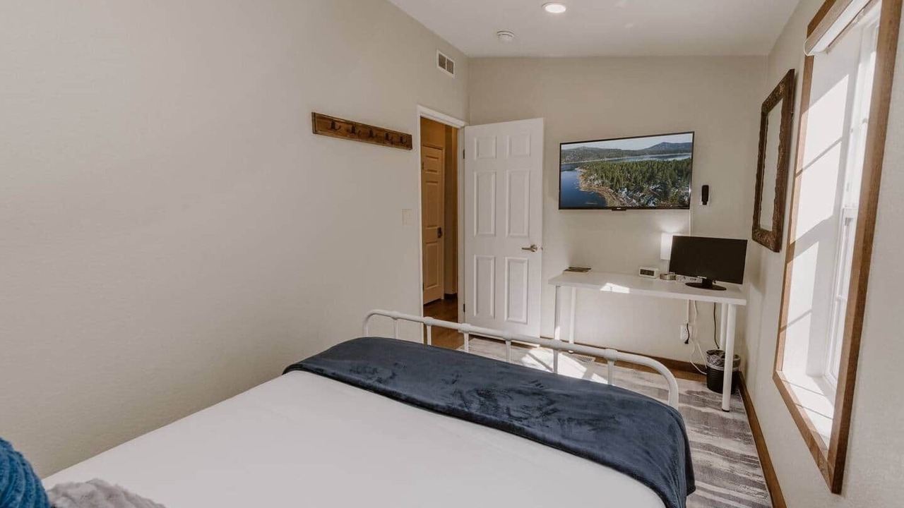 Photo of Bedroom in Big Bear Lake