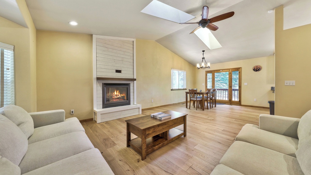 Photo of Livingroom in Country Club Estates